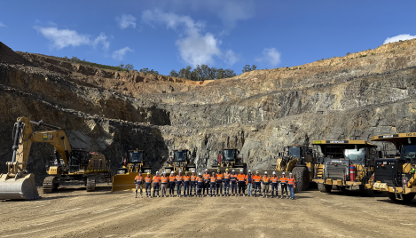 staff of Lysterfield Quarry with all HME equipment in quarry