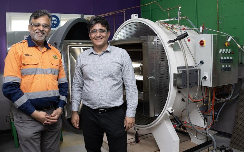 Boral CEO Vik Bansal and Dr Ali Nezhad take a look at the Carbon Capture and Storage (CCS) Lab.