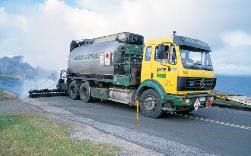 Asphalt-Emulsion Spray Seal Tanker