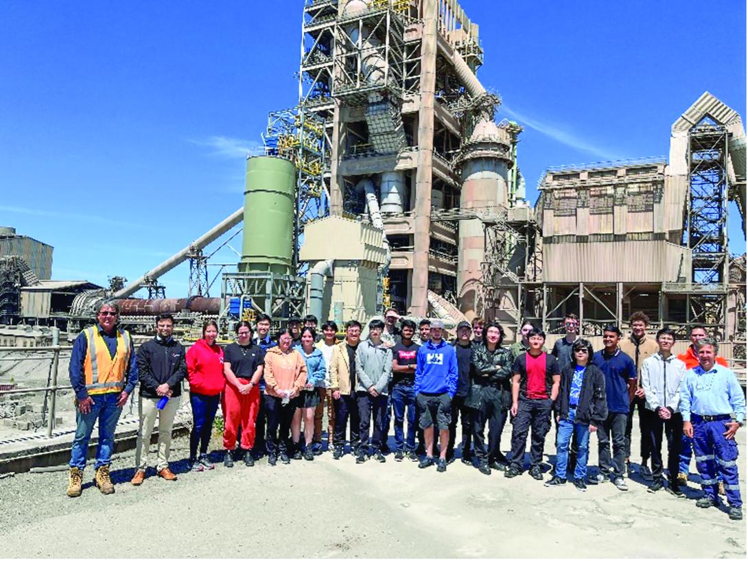 students visit berrima