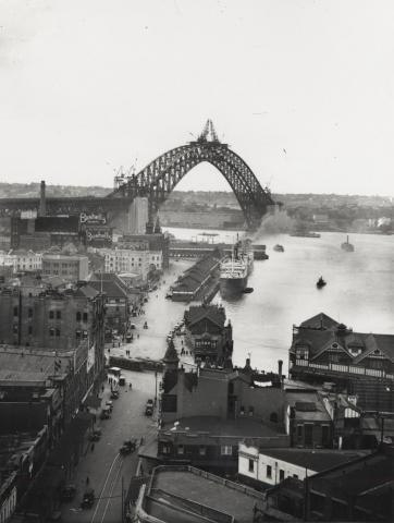 Sydney Harbour Bridge under construction